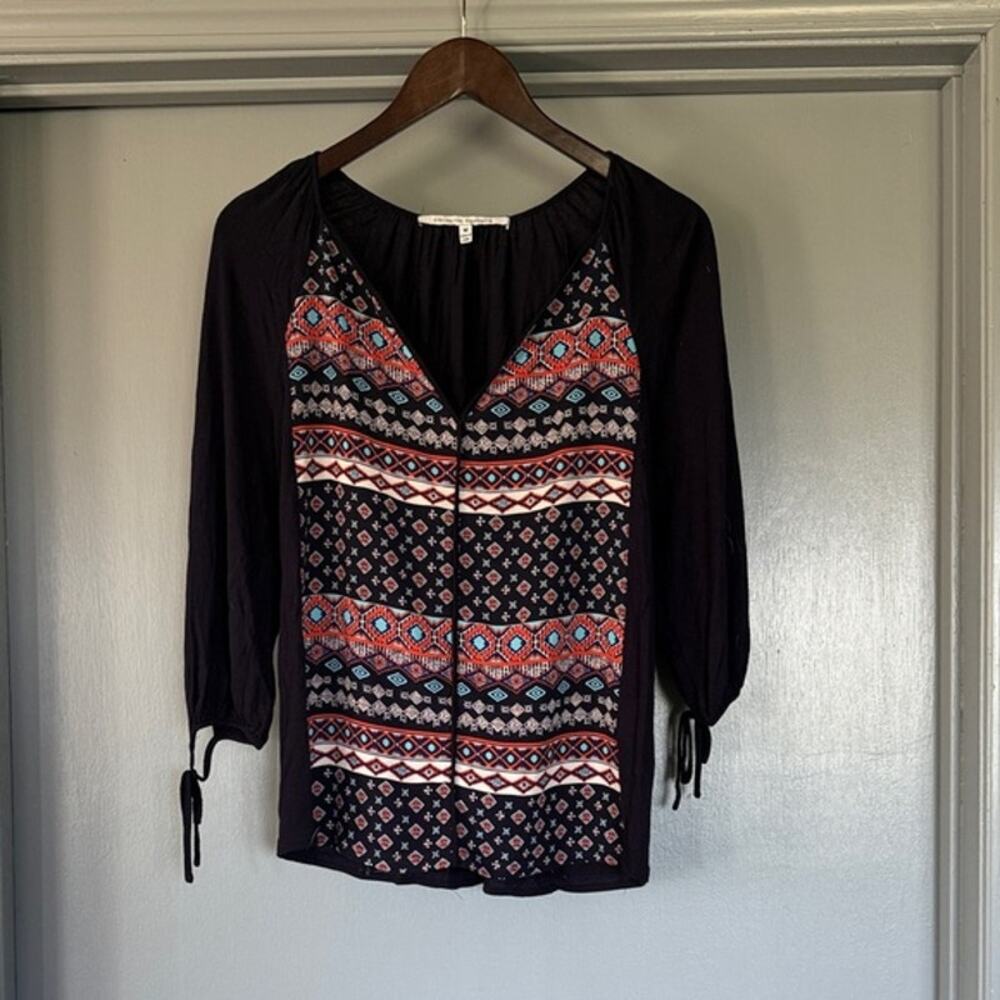Collective Concepts sz M Women's Pullover Top Short Sleeves V-Neck Navy Geo